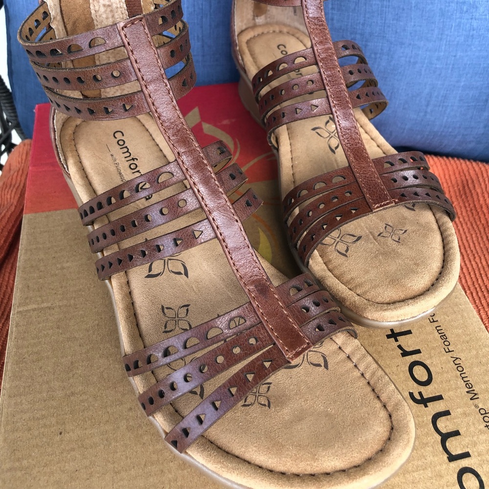 Super comfy & stylish Comfortiva Kaelin Sandal